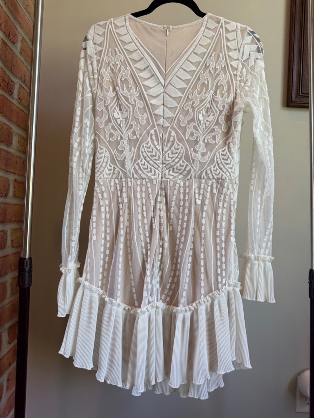 Selfie Leslie White Embroidered Lace Long-Sleeve Dress with pleated ruffle hem - Picture 4 of 8